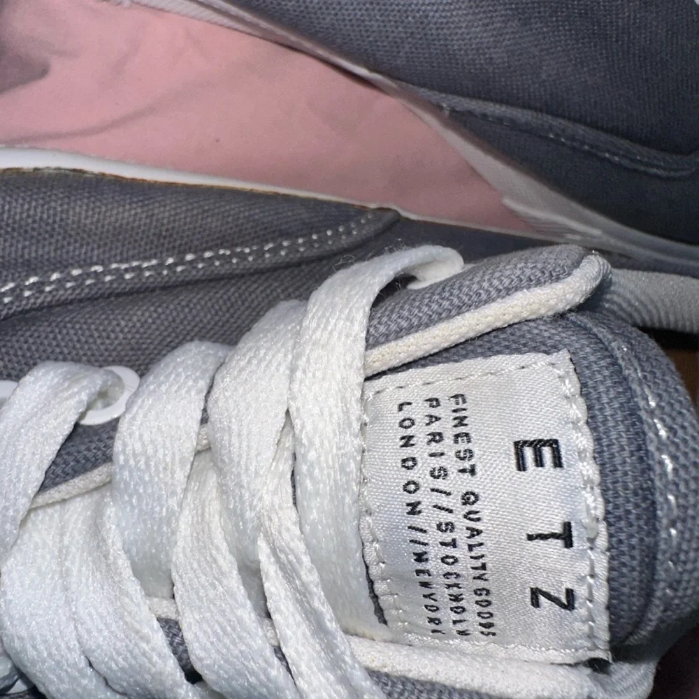 H&M Gray Men's Sneakers.    (112)